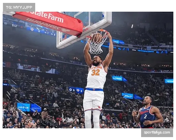 更衣室内,唐斯空砍35分后独自加练投篮寻找手感